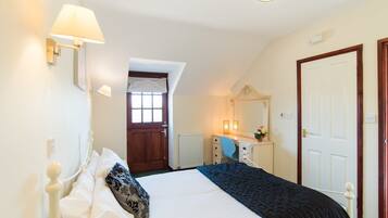 The Carthouse | 2 bedrooms, iron/ironing board, free cots/infant beds, free WiFi