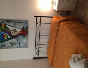Basic Single Room, Mountain View