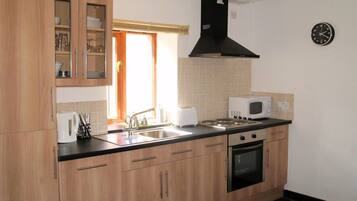 The Stores | Private kitchen | Full-sized fridge, microwave, oven, stovetop