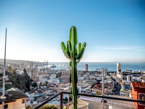Premium Studio Suite, Non Smoking, Private Bathroom | City view - Winebox Valparaiso (Valparaiso)