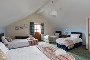 Chambre Double | 3 chambres, bureau, Wi-Fi gratuit, draps fournis