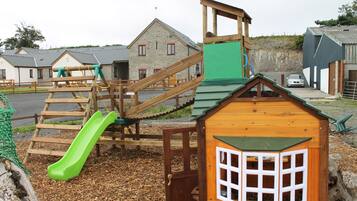 Área de juegos infantiles al aire libre