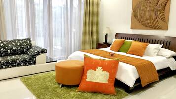 4 bedrooms, Egyptian cotton sheets, premium bedding, down comforters