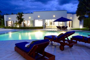 Front of property - evening/night - Beraca Country House (Armenia)