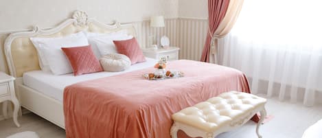 Deluxe Apartment, 1 Queen Bed, Kitchen, Garden View | Room amenity