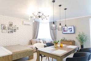 Exclusive Studio Suite, 1 Queen Bed with Sofa bed, Non Smoking | 1 bedroom, Frette Italian sheets, premium bedding, down comforters
