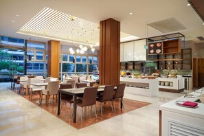 Breakfast, lunch and dinner served - Hilton Garden Inn Zhuhai Hengqin (Zhuhai)