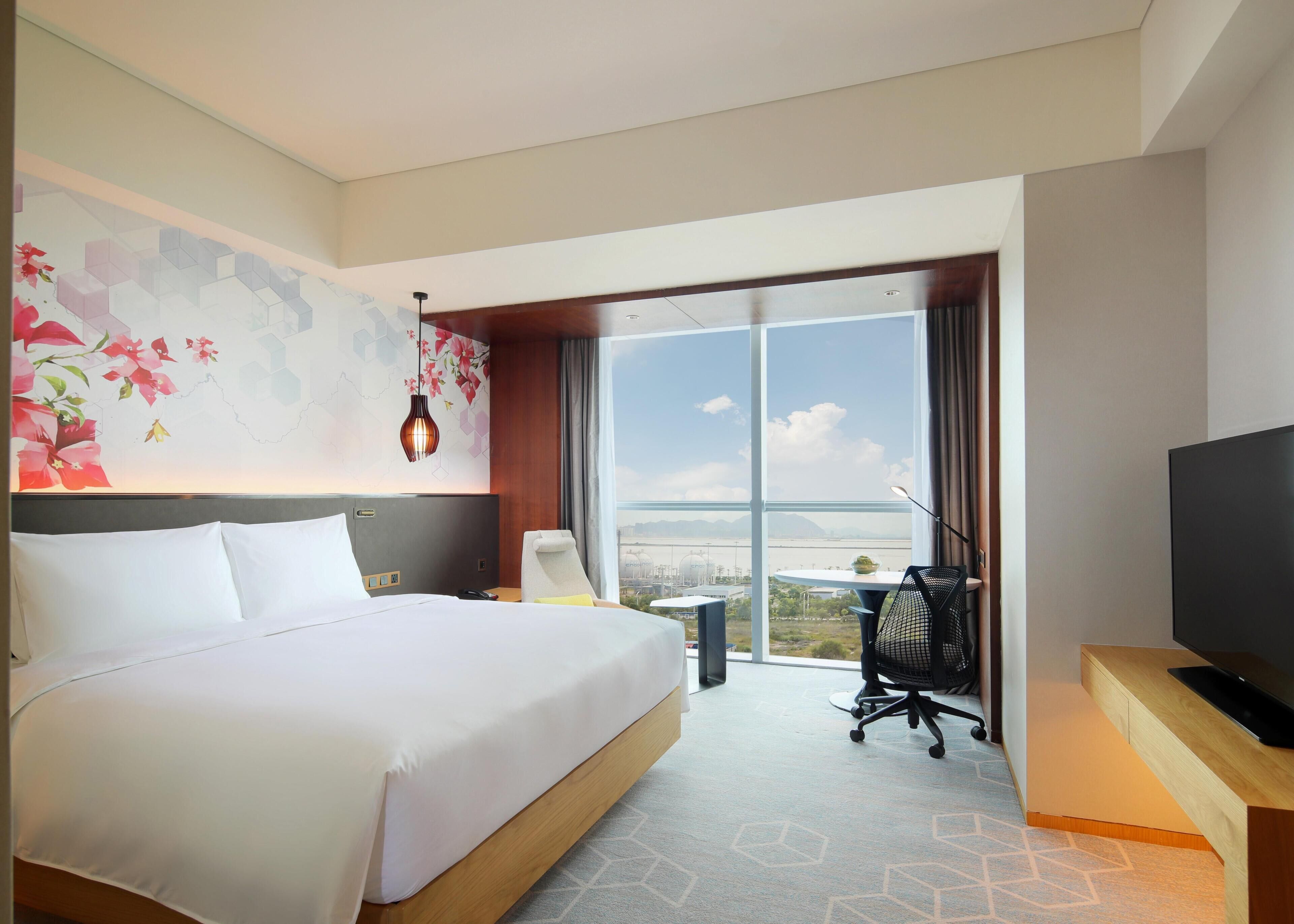 King Guest Room with View | Minibar, in-room safe, desk, laptop workspace