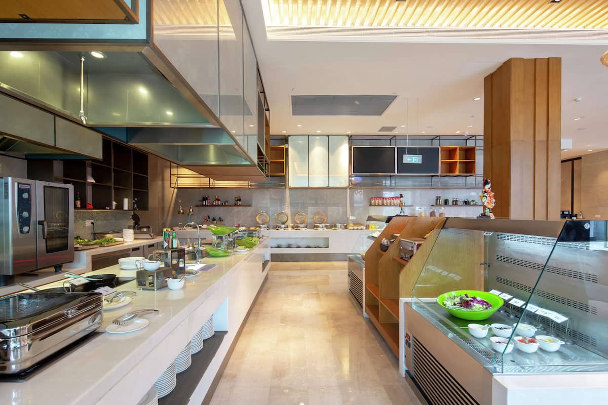 daily buffet breakfast (cny 115 per person)