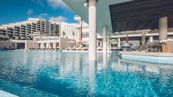 3 bars/lounges, swim-up bar, poolside bar