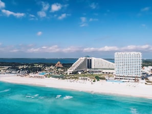 A coastal hotel with multiple buildings, a beach, and a clear view of the ocean. - Iberostar Selection Coral Cancún - Adults Only - All Inclusive (Cancun)