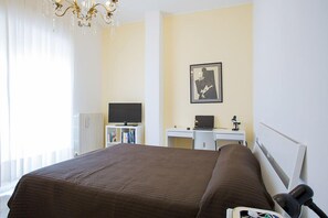 Habitación doble, baño privado (External) | Cunas gratuitas, wifi gratis y ropa de cama 