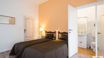 Superior-Zweibettzimmer, eigenes Bad | Kostenlose Babybetten, kostenloses WLAN, Bettwäsche