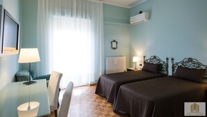 Free cots/infant beds, free WiFi, bed sheets - B&B Pallotta (Macerata)
