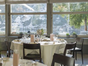 Indoor wedding - Hotel Blausee (Kandergrund)