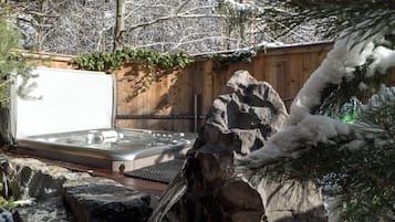 Bain à remous extérieur