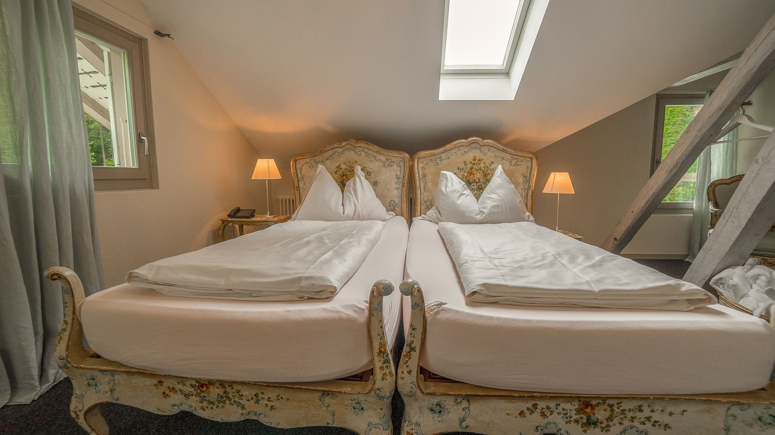 double room, lake view | hypo-allergenic bedding, individually decorated, individually furnished