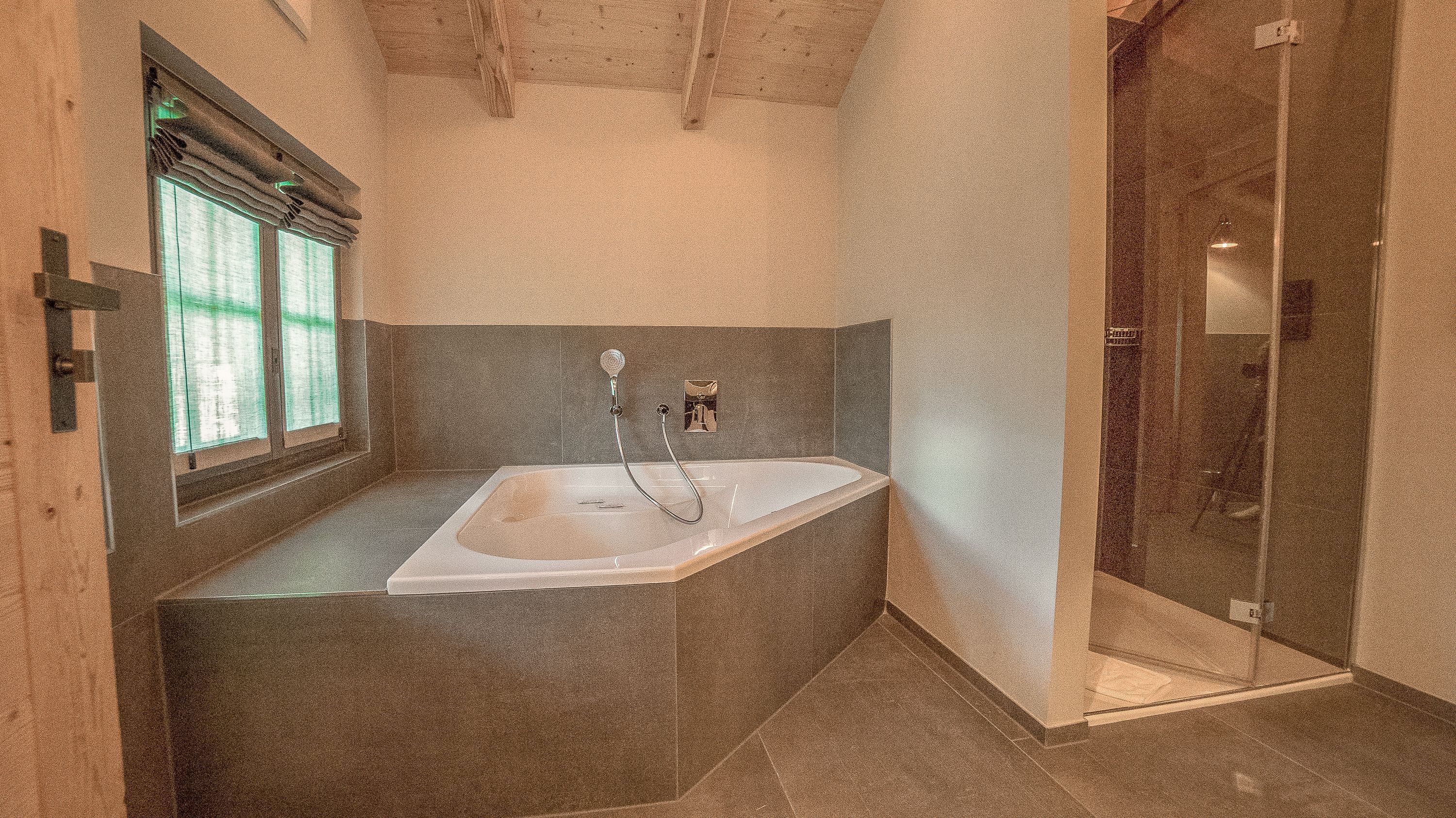 suite, lake view | bathroom | free toiletries, hair dryer, bathrobes, slippers