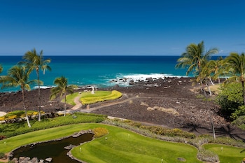 Hotel room view looking out at Hilton Grand Vacations Club Ocean Tower Waikoloa Village