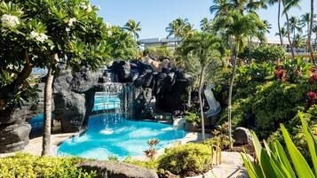 3 piscinas al aire libre, tumbonas