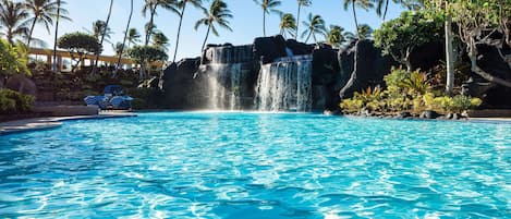 3 piscinas al aire libre, tumbonas