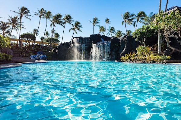 3 outdoor pools, sun loungers