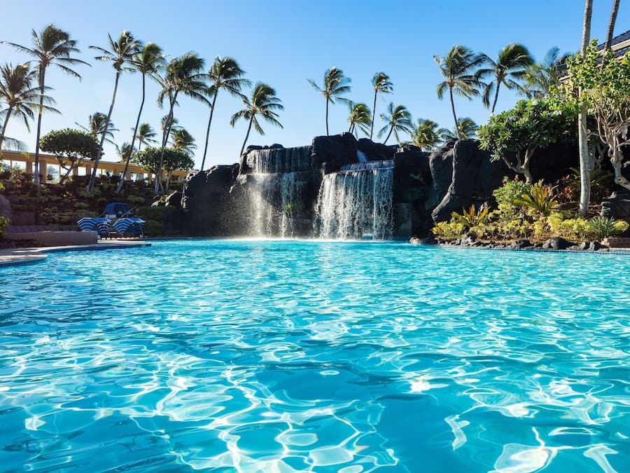 3 outdoor pools, pool loungers