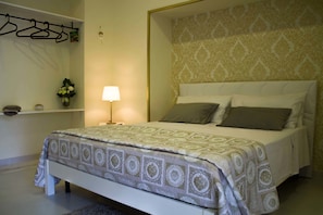 Triple Room | 1 bedroom, Egyptian cotton sheets, premium bedding, memory foam beds - Mercury Home Hotel Room&Breakfast (Naples)