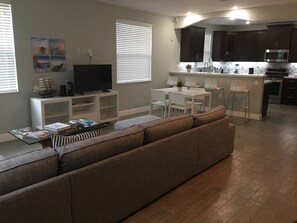 TV - 4 Bedroom Home by Ideal Experience VR (Fort Lauderdale)
