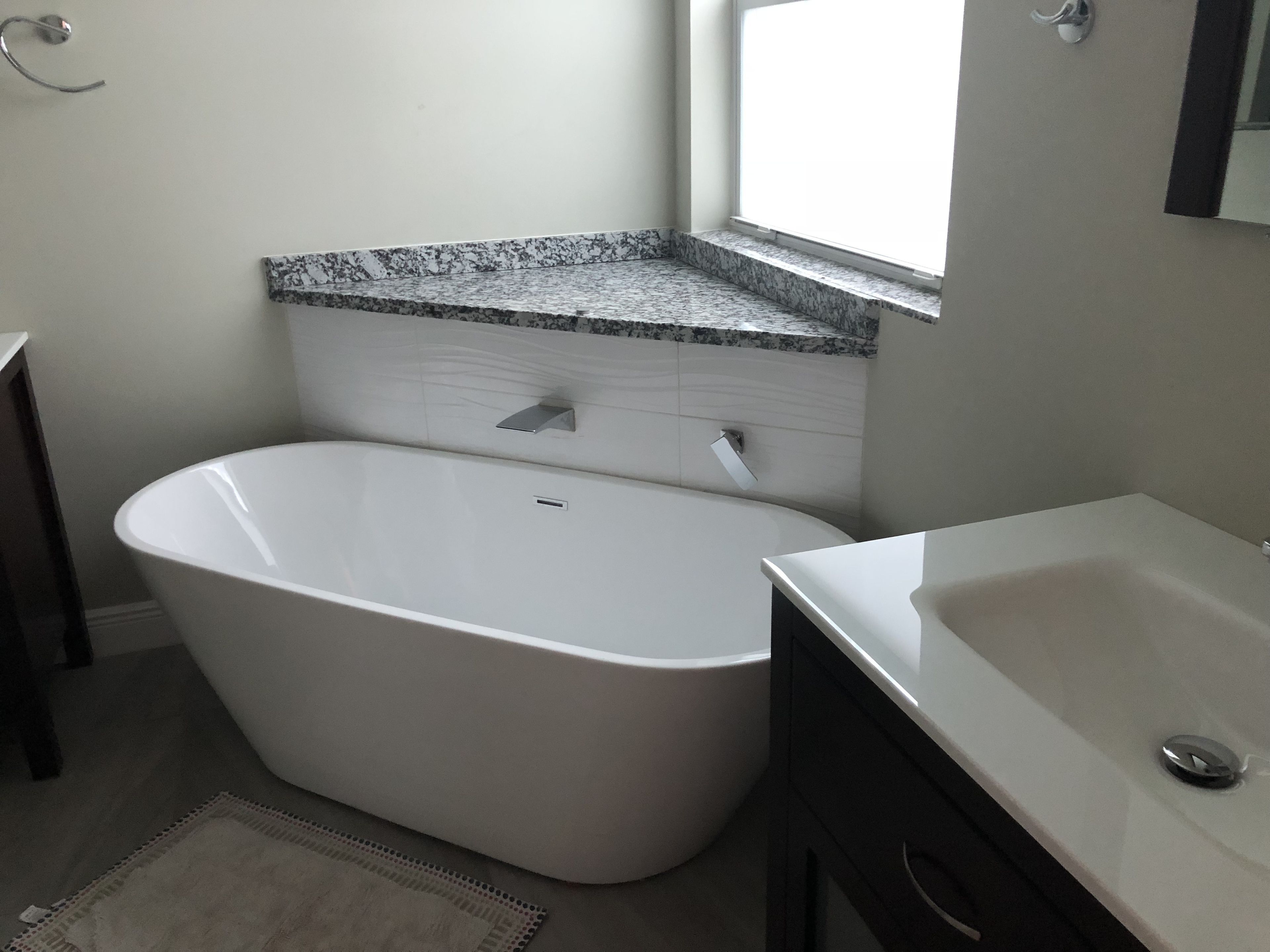 Huis, 4 slaapkamers | Badkamer | Een bad/douchecombinatie, gratis toiletartikelen, handdoeken