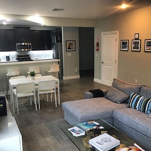 TV - 4 Bedroom Home by Ideal Experience VR (Fort Lauderdale)