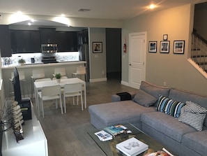 TV - 4 Bedroom Home by Ideal Experience VR (Fort Lauderdale)