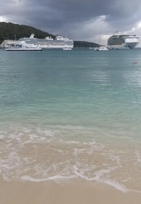 BBQ/picnic area - Ocho Rios Vacation - Apartment (Ocho Rios)