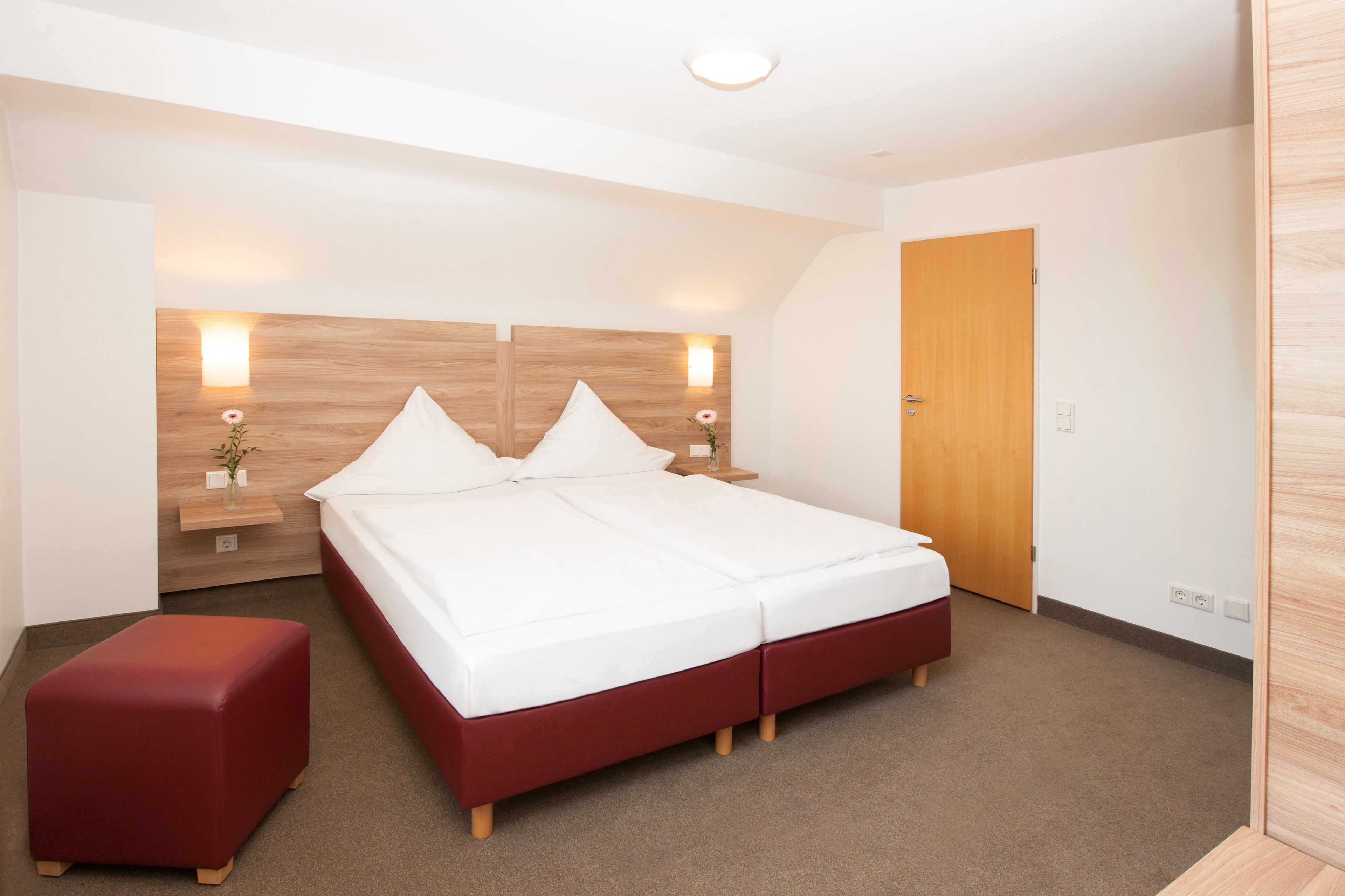 double room | desk, soundproofing, iron/ironing board, rollaway beds