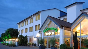 Fassade der Unterkunft – Abend/Nacht