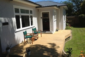 Terrace/patio - Greytown Cottage, Fast Fibre, SkyTV, all Linen and Cleaning fee included. (Greytown)