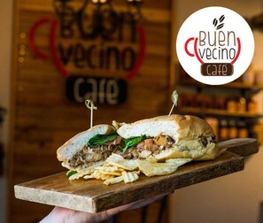 Alimentos y bebidas