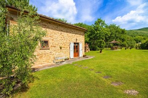 Exterior - Cottage with private pool and Jacuzzi corner, ideal atmosphere for romantic couples and honeymooners (Castiglion Fiorentino)