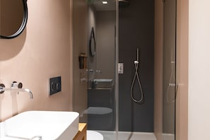 Shower, hair dryer, slippers, bidet