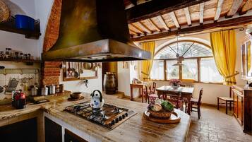 Réfrigérateur, micro-ondes, four, lave-vaisselle