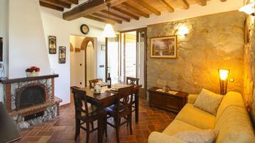 Fernseher, Kamin, TischfuĂball