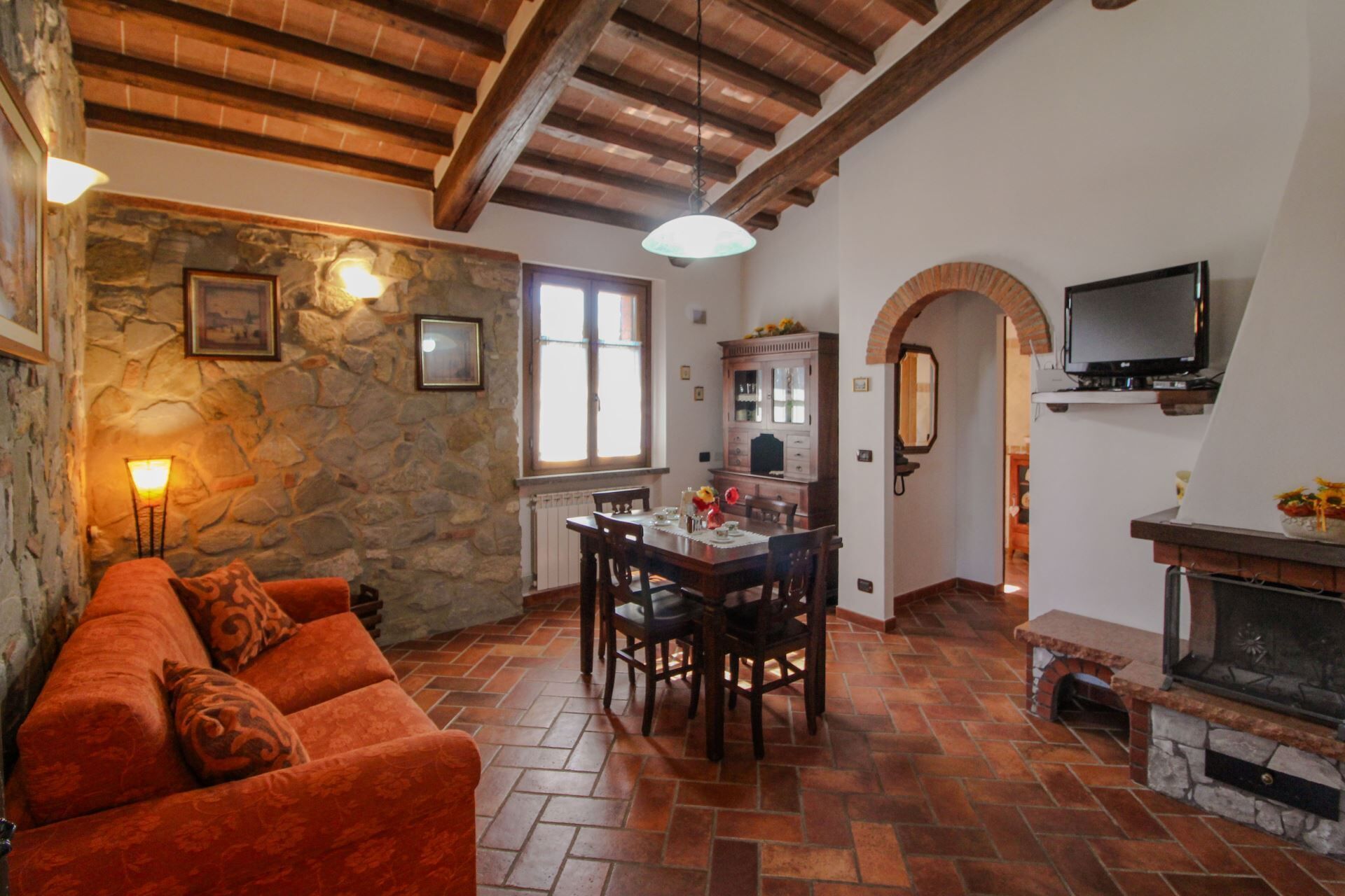 Fernseher, Kamin, Tischfußball