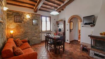 Fernseher, Kamin, TischfuĂball