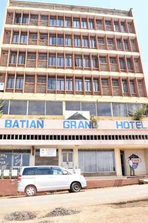Street view - Batian Grand Hotel (Nyeri)