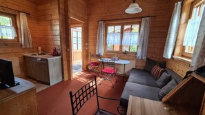 Basic Chalet | Living area | Flat-screen TV - Landgasthof Gänsberg (Wiesloch)