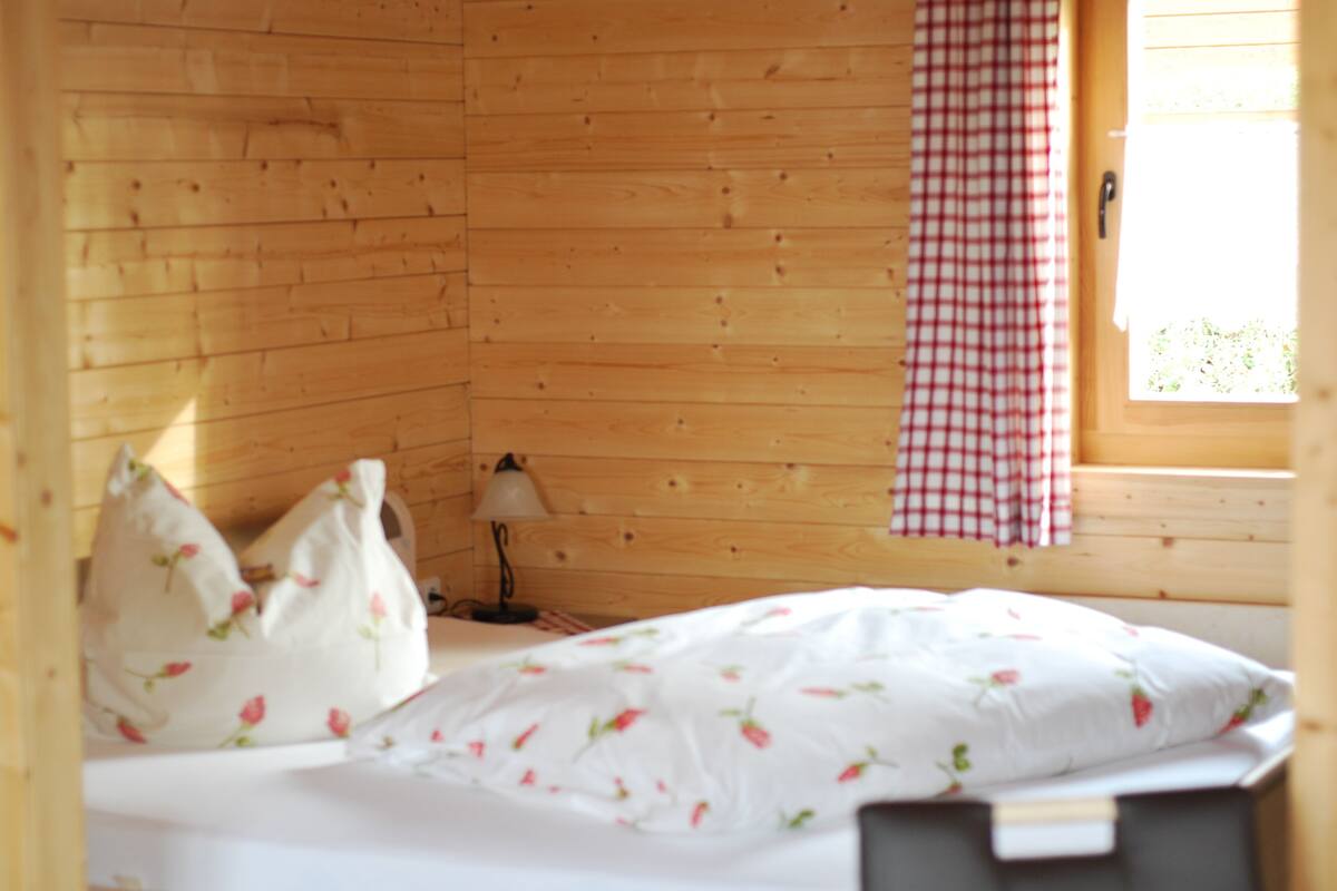 Basic Chalet | Free WiFi, bed sheets