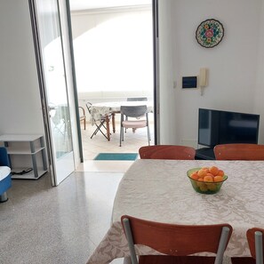 Dining - Comfortable apartment in Santa Cesarea Terme 100 m from the sea (Santa Cesarea Terme)