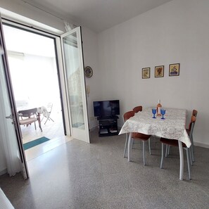 Dining - Comfortable apartment in Santa Cesarea Terme 100 m from the sea (Santa Cesarea Terme)