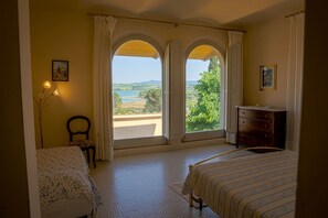 7 chambres, fer et planche à repasser, Wi-Fi