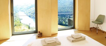 Private Pool with fantastic views over Douro River - Porto & Airport 1H